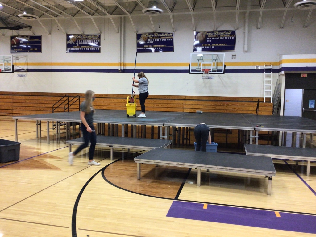 Putting the stage up!